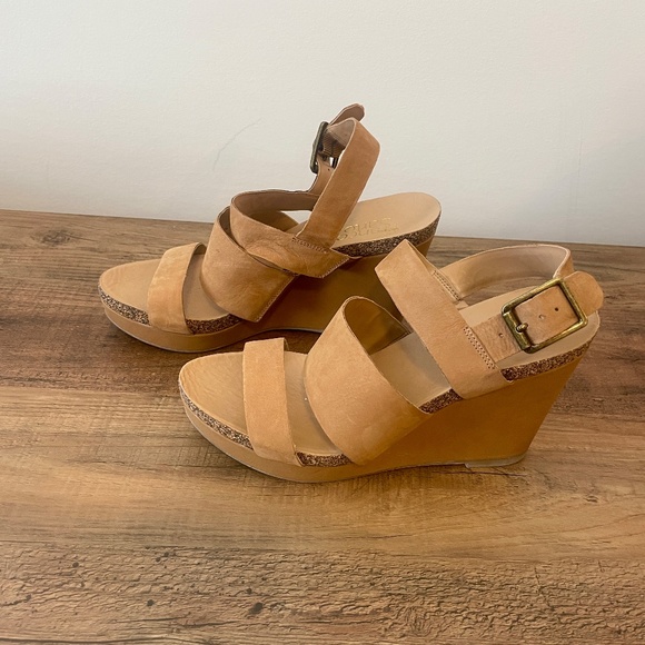Franco Sarto Wedge Sandals, Size 7, Taupe, leather (Suede), VGUC, 3 1/2" heel - Picture 8 of 10
